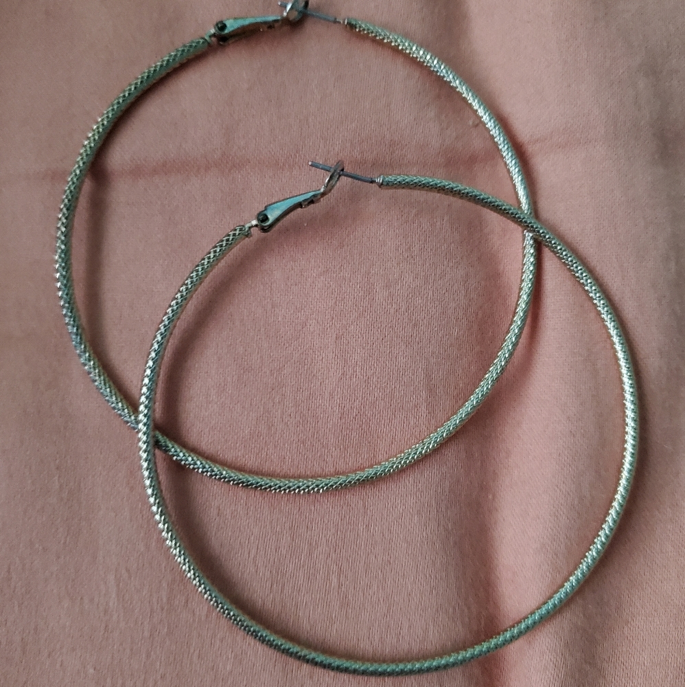 Set of 2 hoop earrings